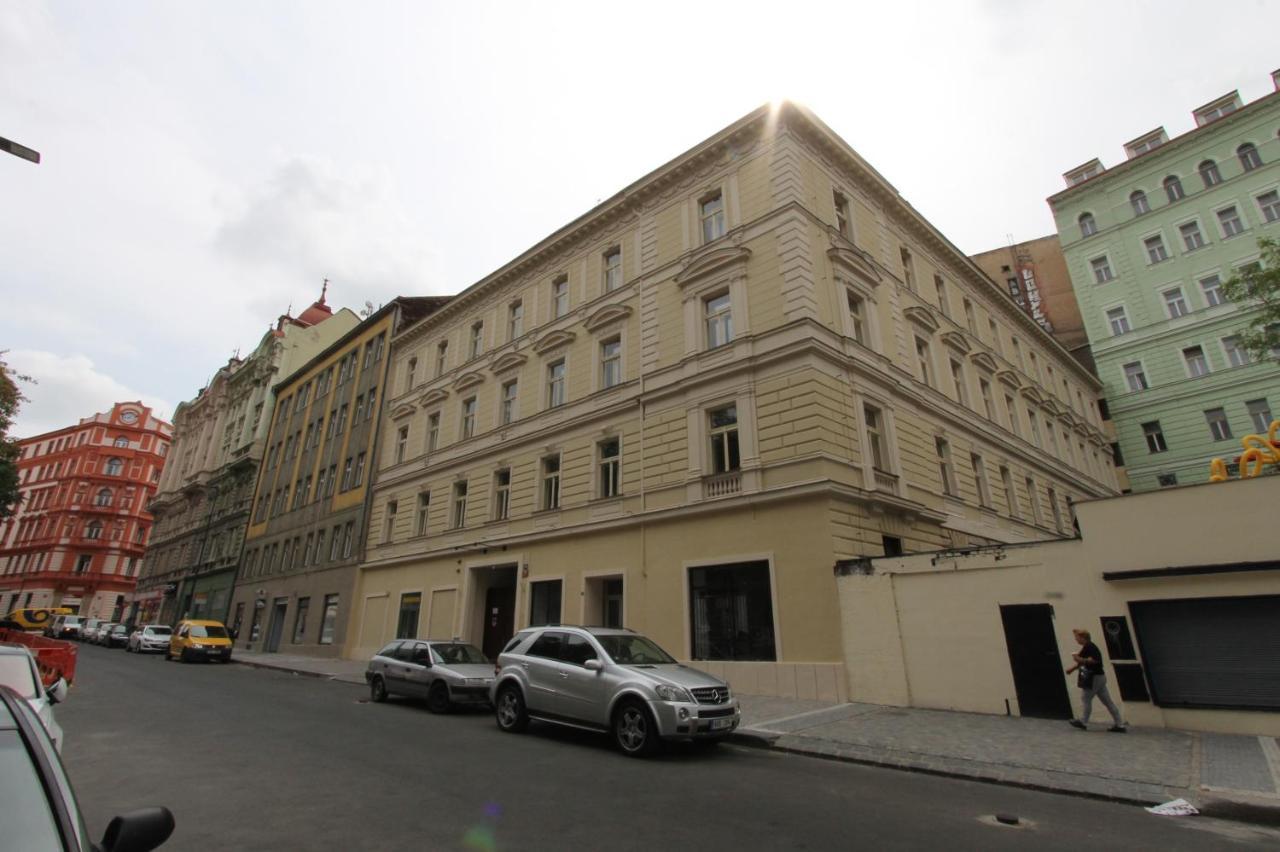 Zizka Home Apartments Praha Bagian luar foto