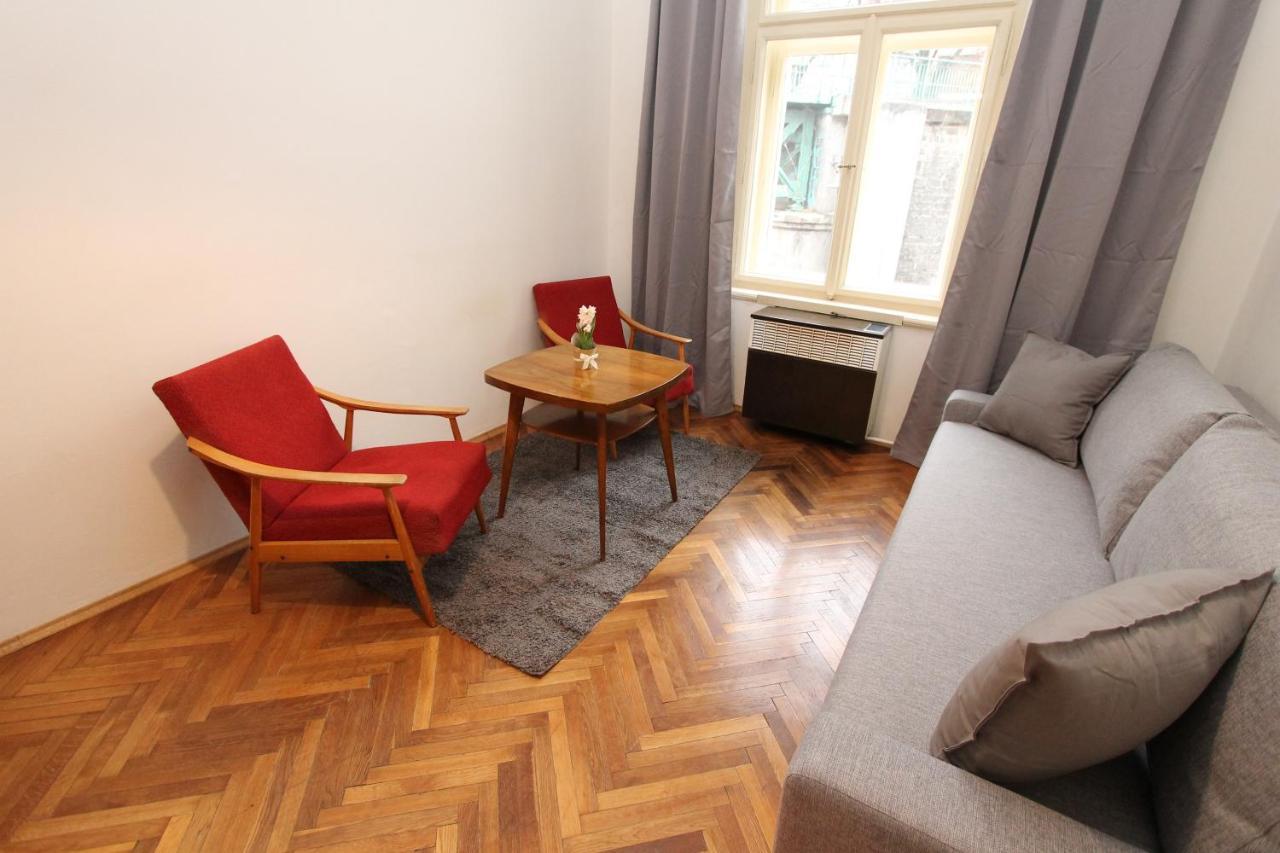 Zizka Home Apartments Praha Bagian luar foto