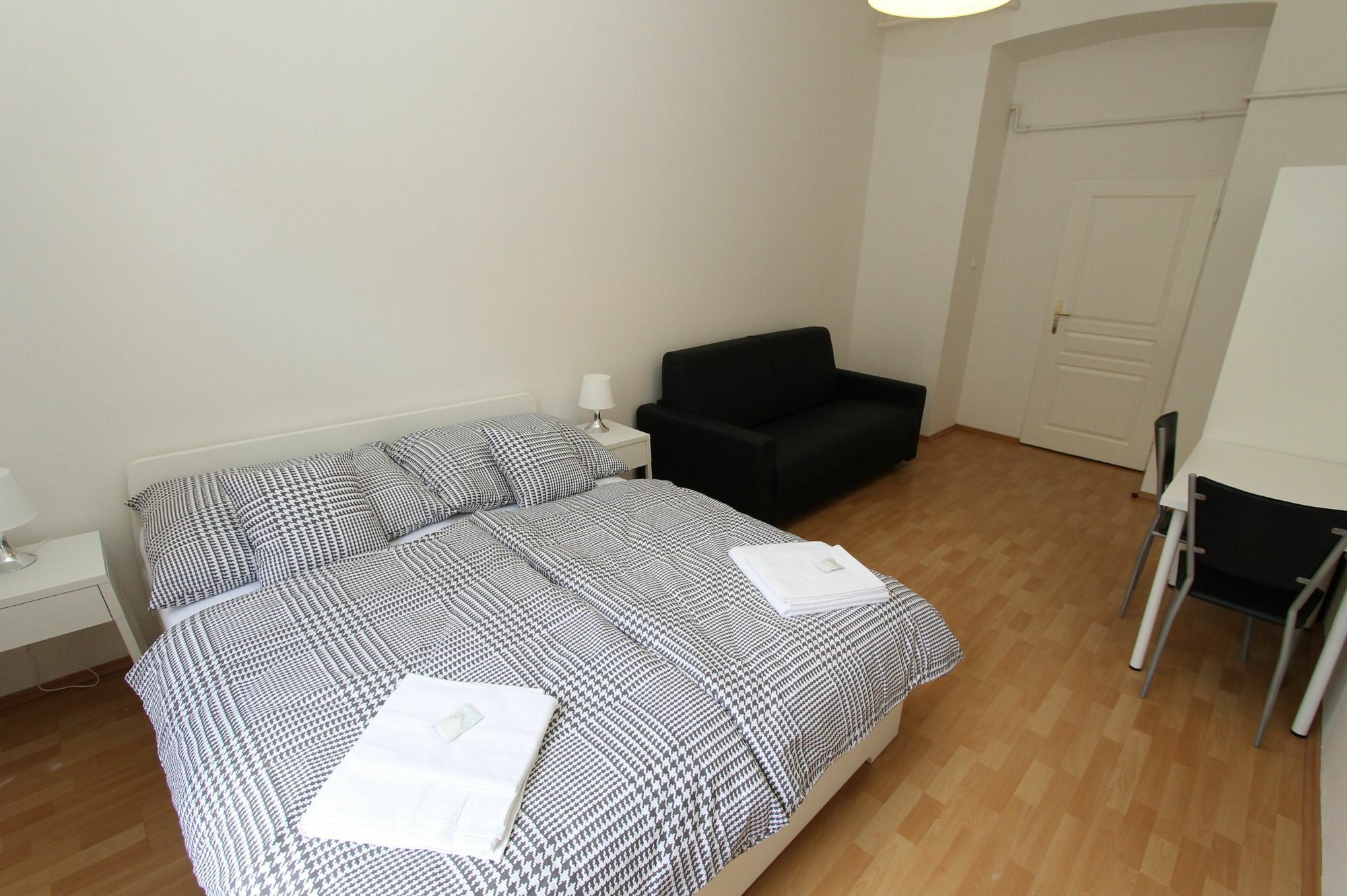 Zizka Home Apartments Praha Bagian luar foto